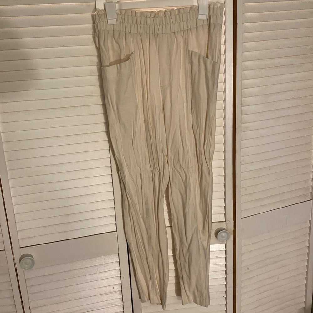Women’s white cream stretchy slacks with pockets